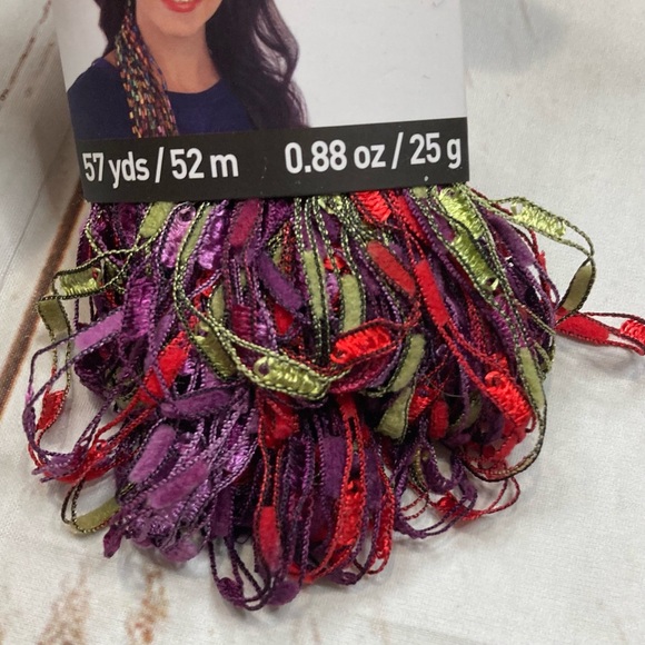 Loops & Threads Glitz Knitz Tricot Fantaisiste Color Queens 57 yds - Picture 6 of 6